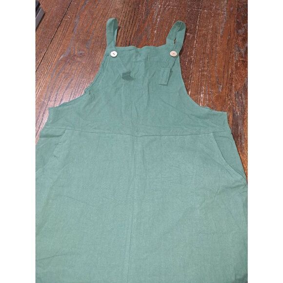 New Small Green Lightweight Capri Over Alls Jumpsuit Romper with Pockets NWOT - Picture 2 of 5